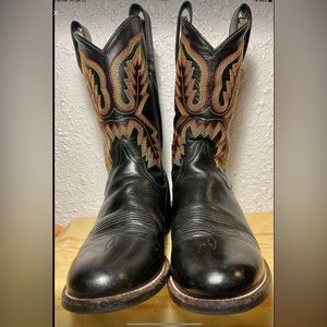 Ariat pro 38201 Men’s  Size 7D/Women’s Size 9. Round Toe Black Embossed Boot